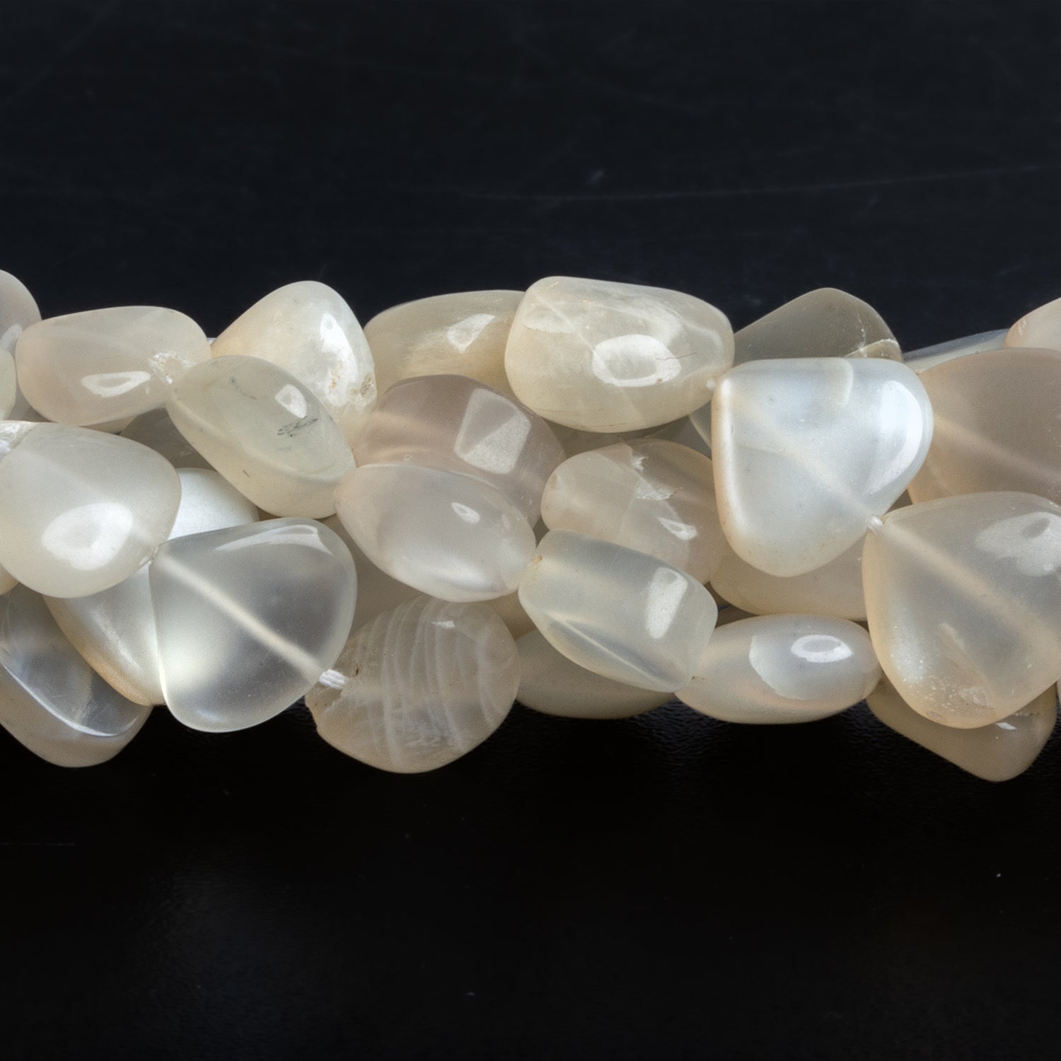 8 - 12mm Cream Moonstone Plain Hearts 14 inch 30 beads - The Bead Traders