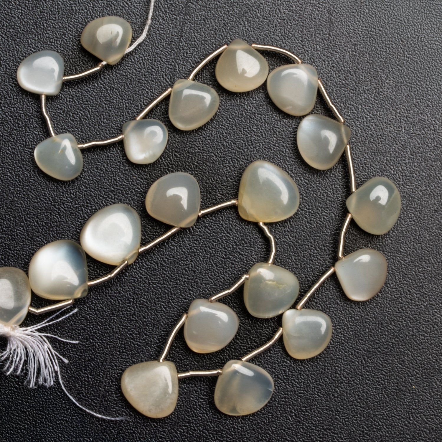 8 - 14mm Cream Moonstone Plain Hearts 10 inch 20 beads - The Bead Traders