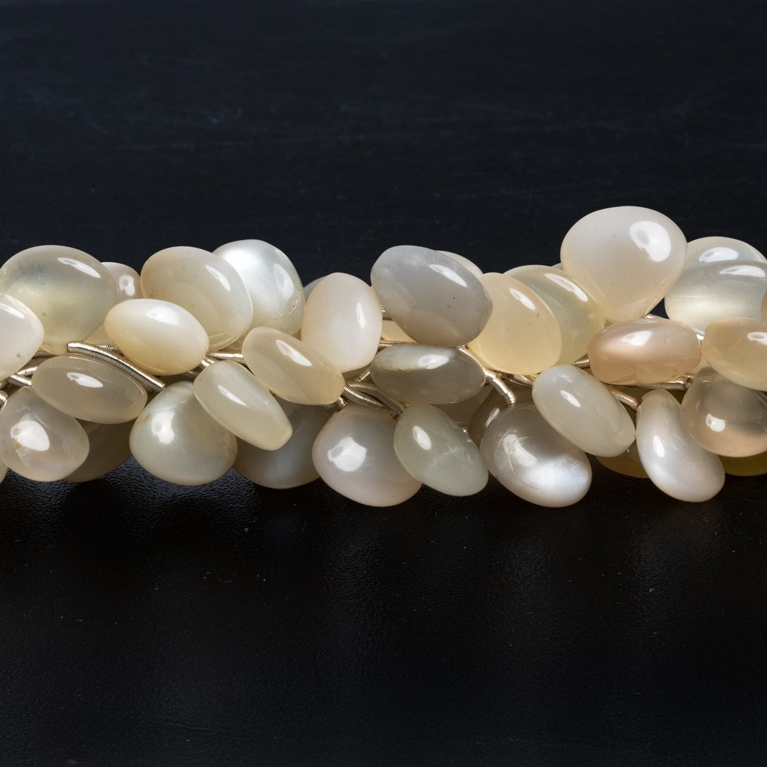 8 - 14mm Cream Moonstone Plain Hearts 10 inch 20 beads - The Bead Traders