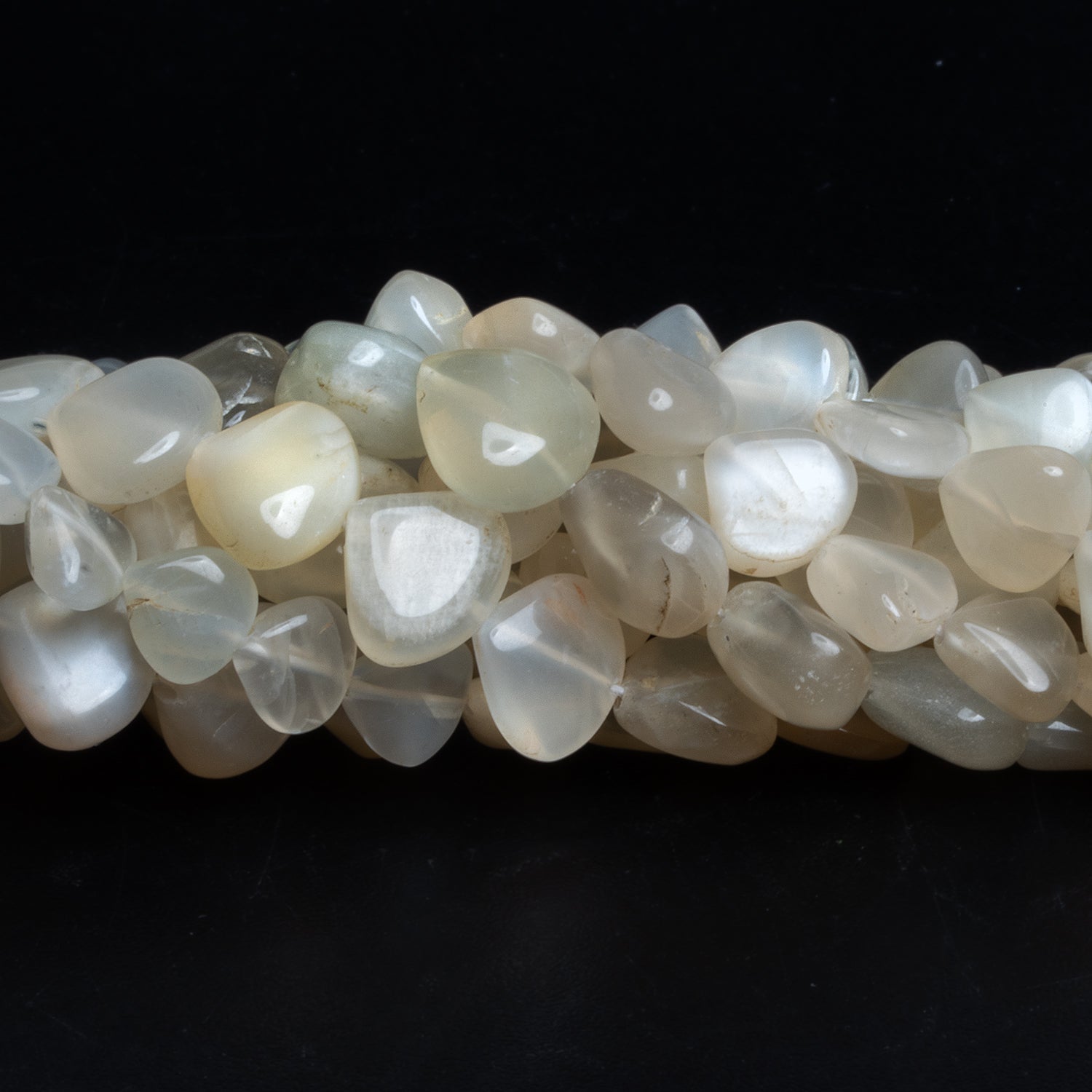 8 - 17mm Cream Moonstone Plain Hearts 14 inch 31 beads - The Bead Traders