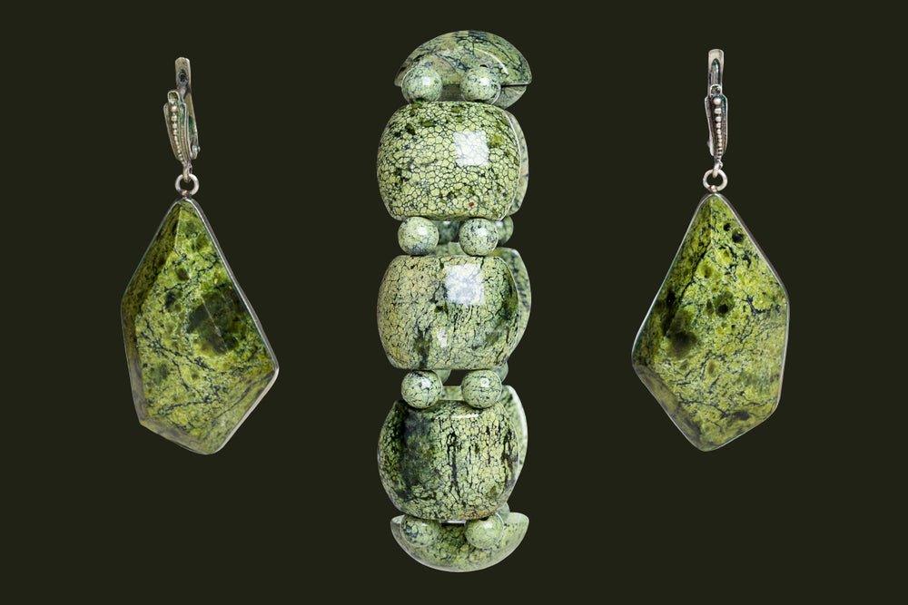 Everything You Need to Know about the Serpentine Gemstone - The Bead Traders