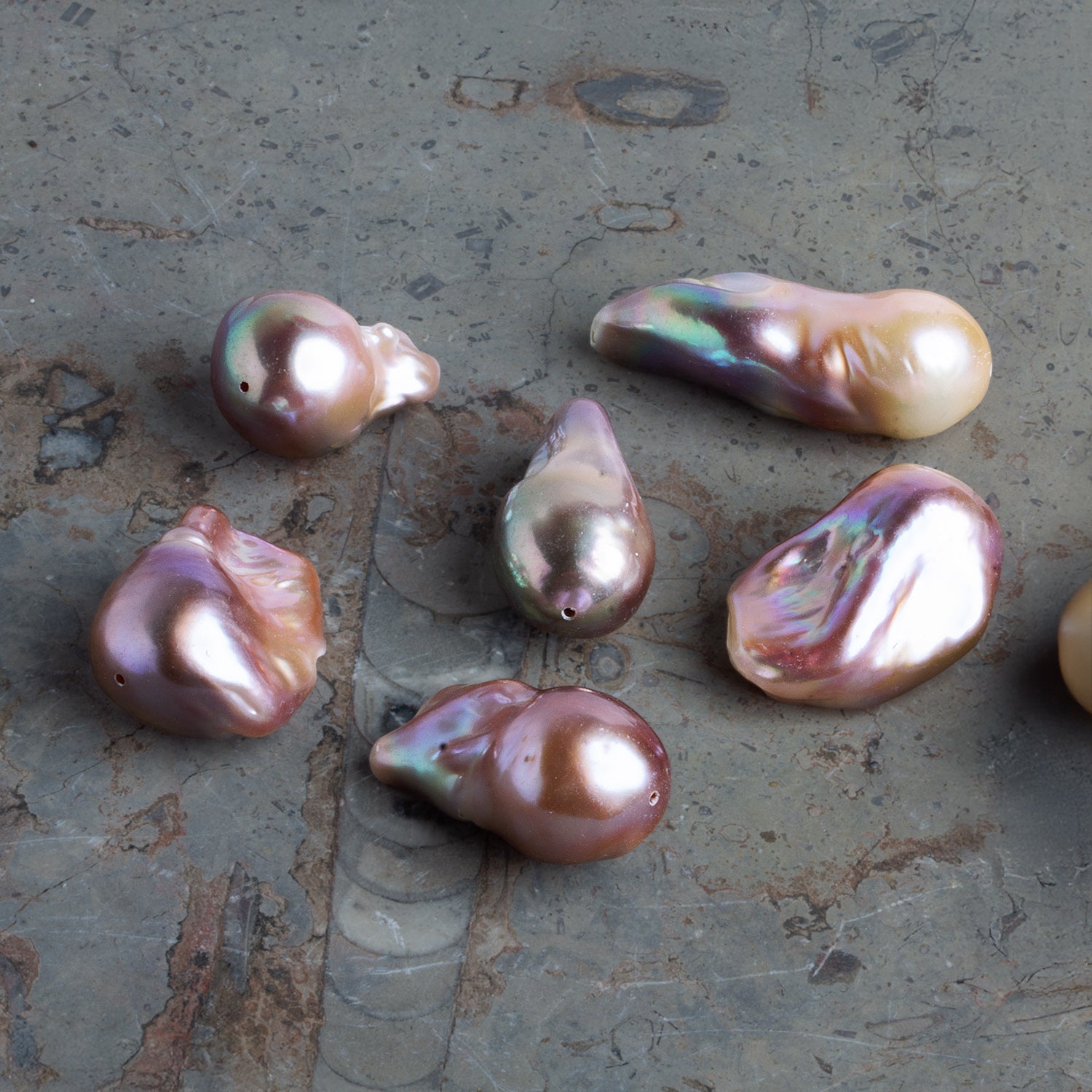 ユリカアクツ　baroque pearl 25x15mm Tricolor Ultra Baroque Pearl Focal 1 Bead – The Bead Traders